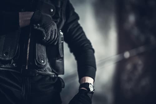 Troca de uniforme de vigilante antes do ponto conta na jornada
